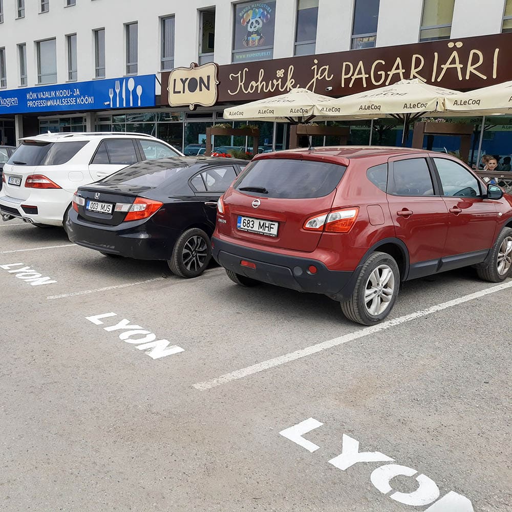 Tekstiga broneeritud parkimiskohad